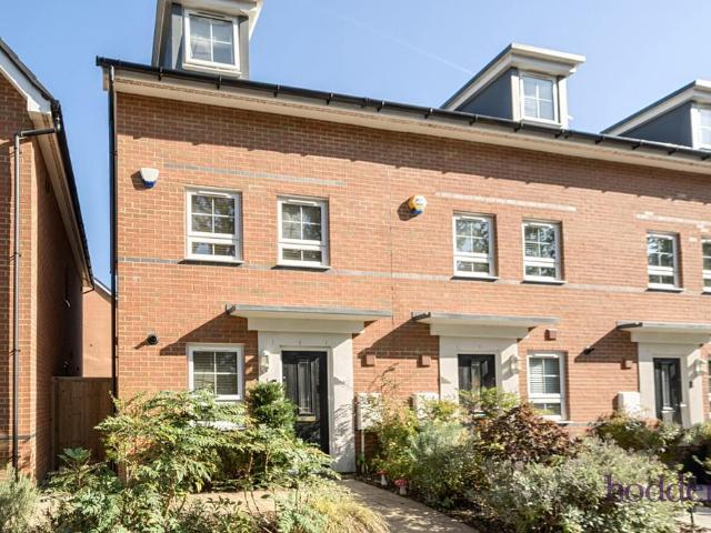 House for sale in Row Town, Surrey