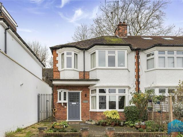 House for sale in Finchley, Greater London