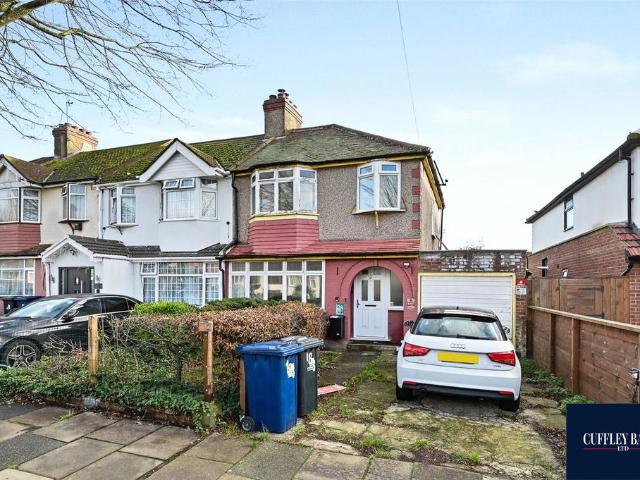 House for sale in London Borough of Ealing, Perivale
