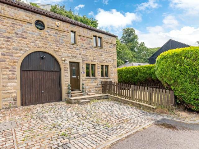 House for sale in Armitage Bridge, West Yorkshire