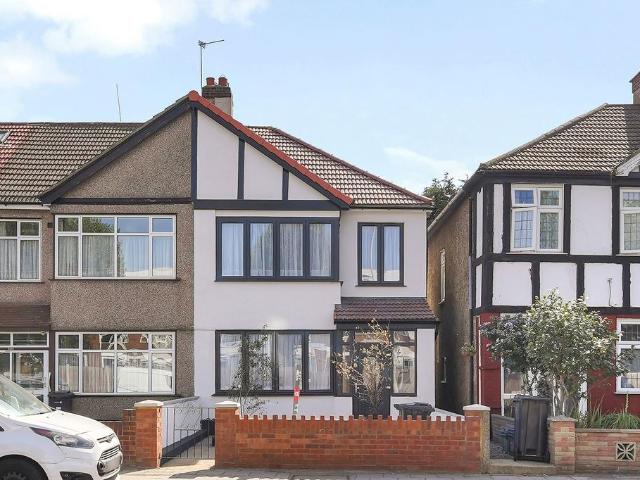 House for sale in Barkingside, Greater London