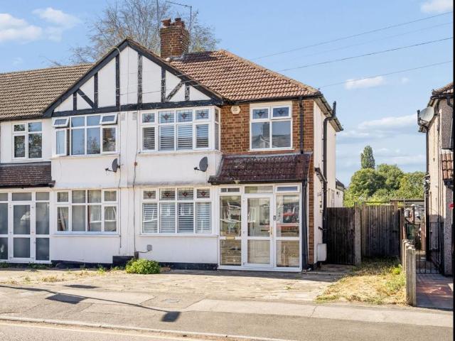 House for sale in Batchworth, Hertfordshire