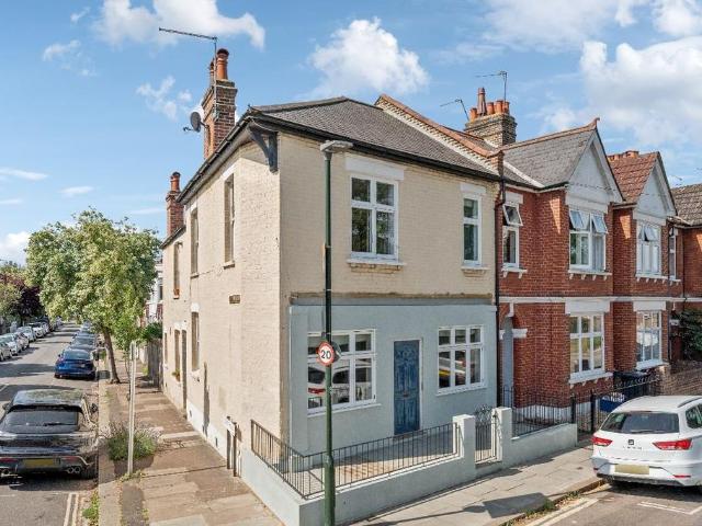 House for sale in Mortlake, Greater London