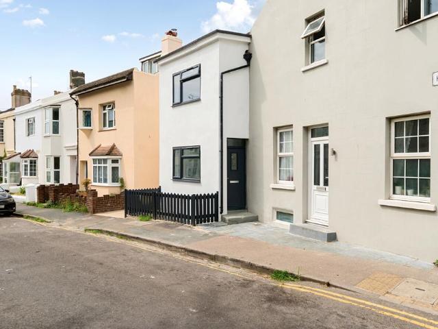 House for sale in Round Hill, Brighton & Hove