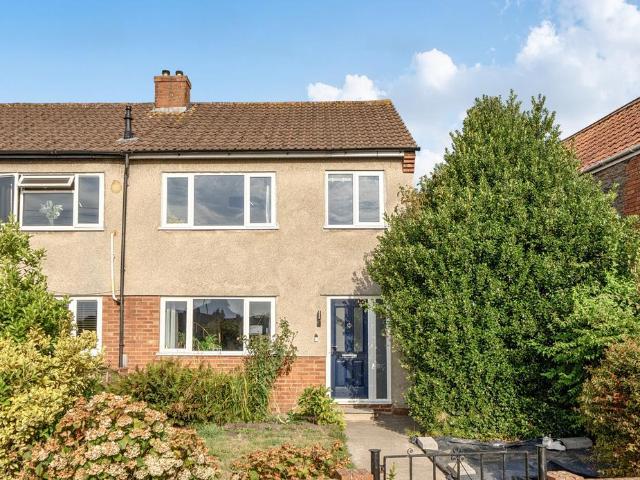 House for sale in Kingswood