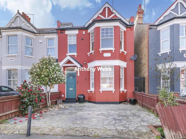 House for sale in Winchmore Hill, Palmers Green