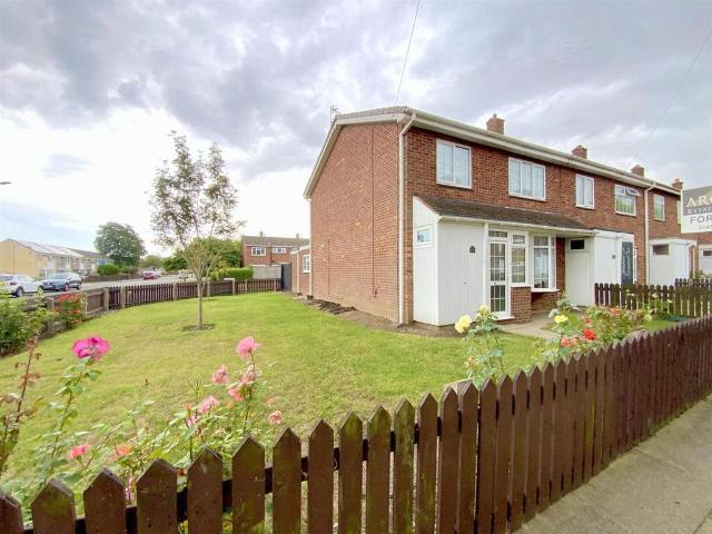 House for sale in The Willows, North East Lincolnshire
