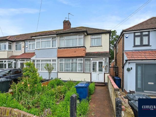 House for sale in London Borough of Ealing, Perivale