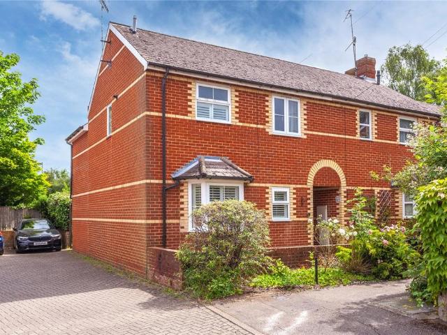 House for sale in Henley-on-Thames, Berrick Salome