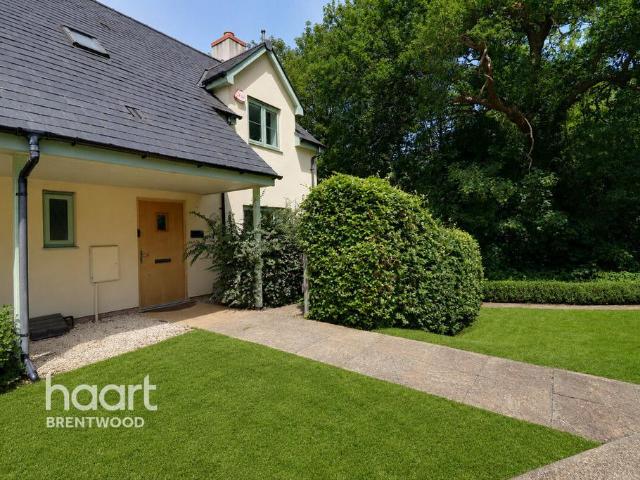 House for sale in Navestock Side, Essex