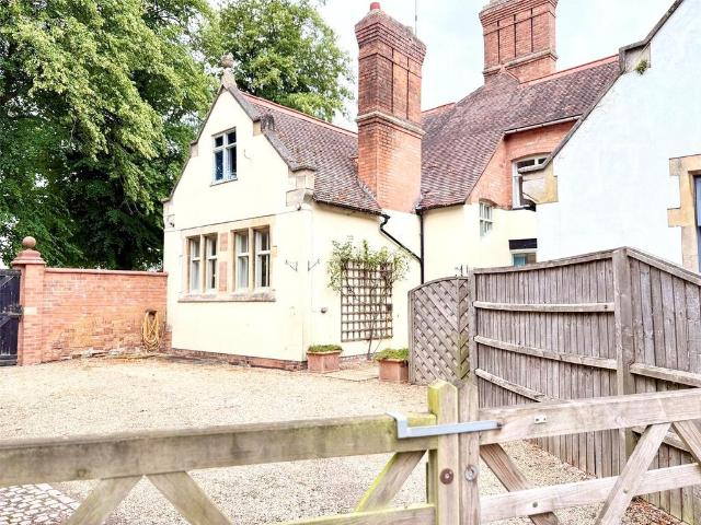 House for sale in Caldecote, Gun Hill