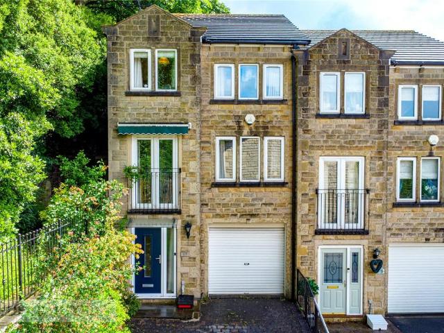 House for sale in Longwood, West Yorkshire