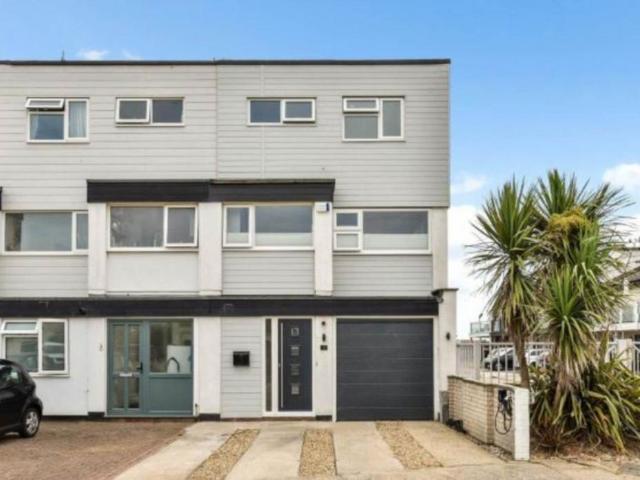 House for sale in Bracklesham, Chichester