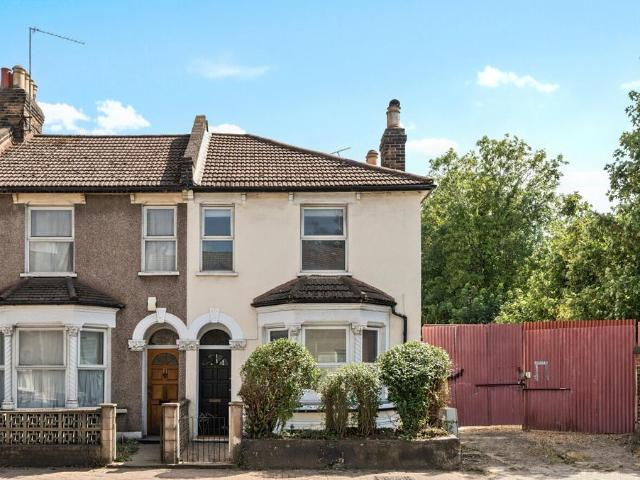 House for sale in East Greenwich, Greater London