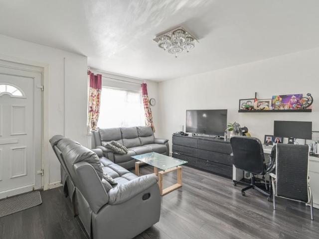House for sale in Lane, Greater London
