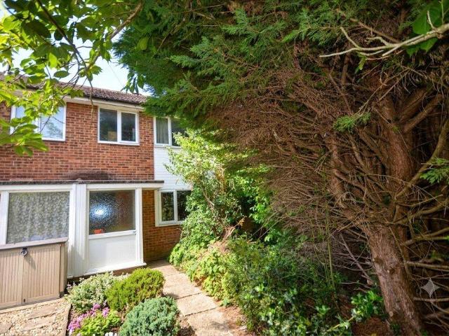 House for sale in Heol-las, Surrey