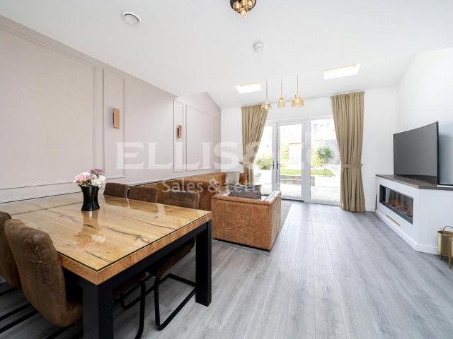 House for sale in Colindale, Greater London