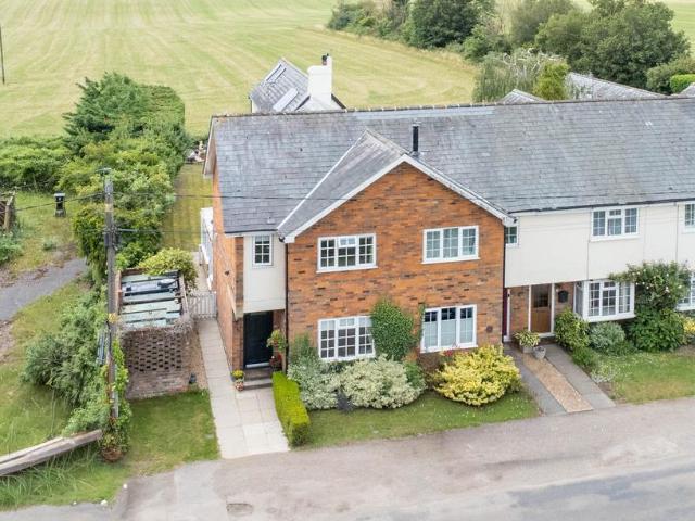 House for sale in Gaddesden Row, Pouchen End