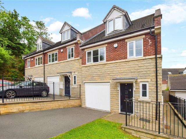 House for sale in Farsley, West Yorkshire
