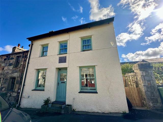 House for sale in Llanllyfni