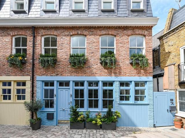 House for sale in Earl's Court, Greater London