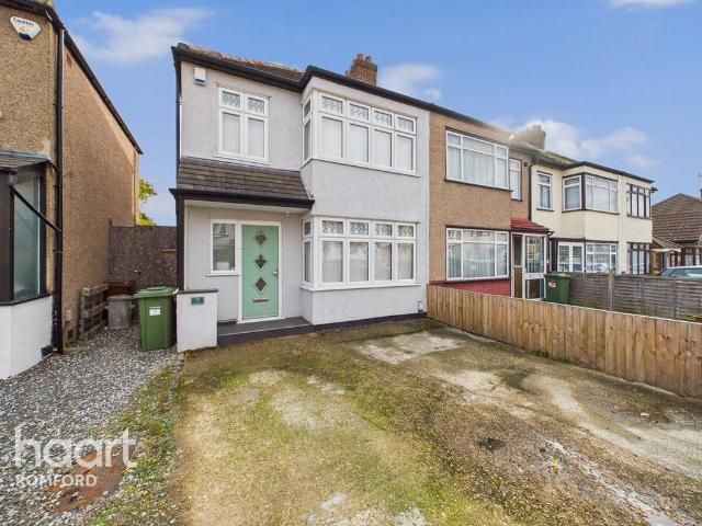 House for sale in Romford, Havering