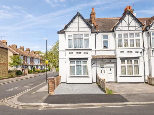 House for sale in London Borough of Merton, Mitcham