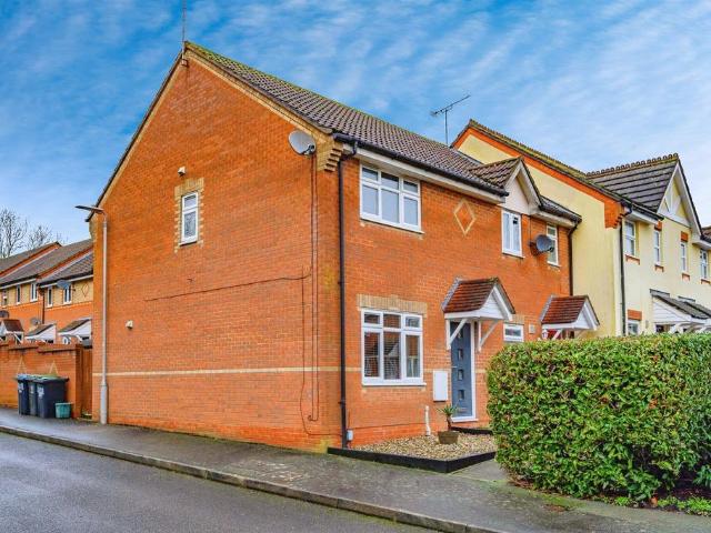 House for sale in Highfield, Pouchen End