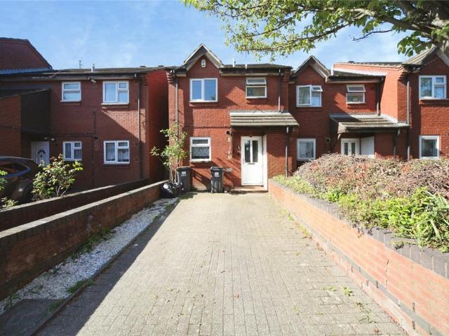 House for sale in Spring Park, Luton