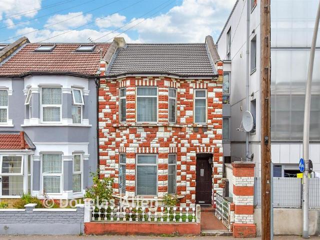 House for sale in Leyton, Greater London