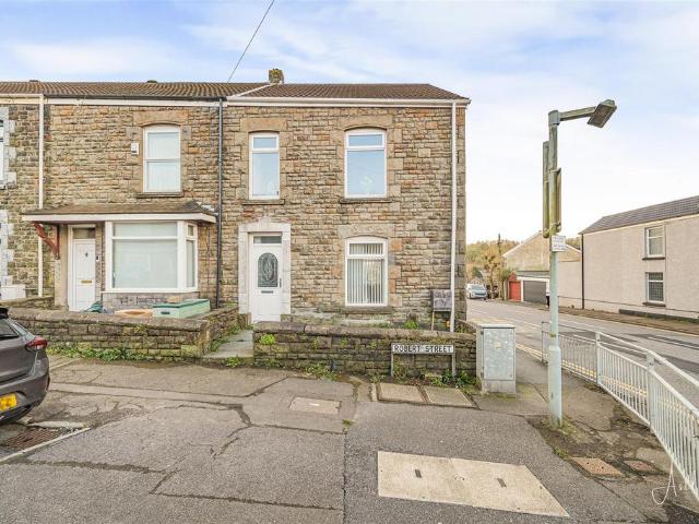 House for sale in Cwmbwrla, Nangreaves