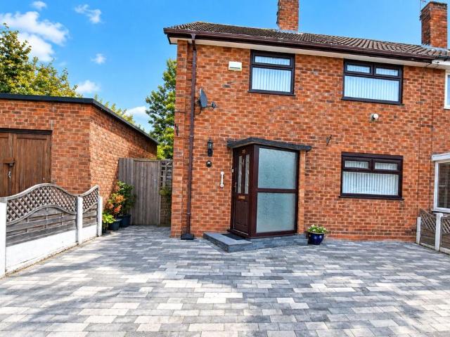 House for sale in Overchurch Hill, Moreton