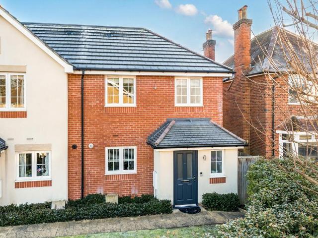 House for sale in Byfleet, Woking
