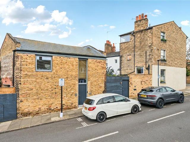 House for sale in East Greenwich, Greater London