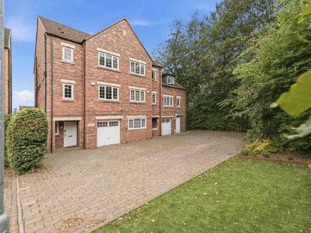 House for sale in Killingbeck, West Yorkshire