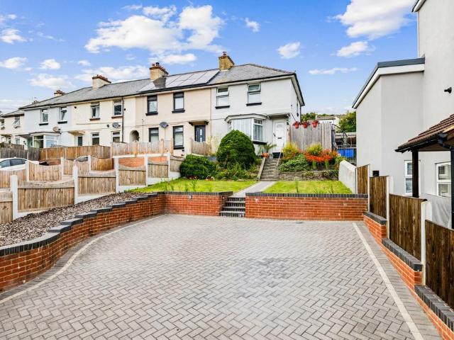 House for sale in River, Ash