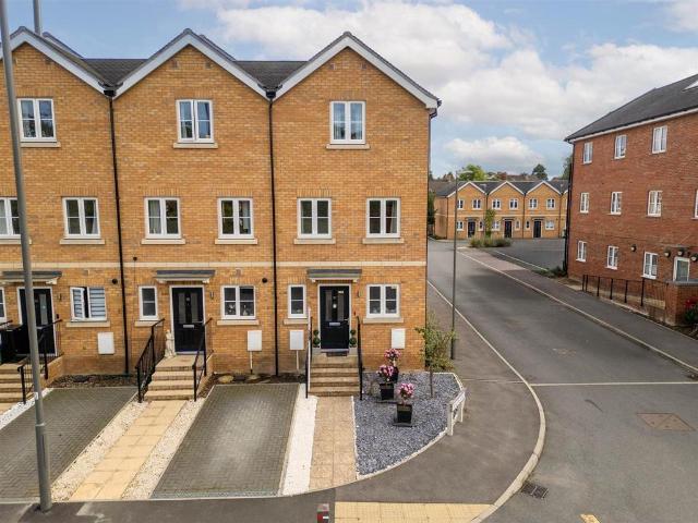 House for sale in Victoria Park, Aylesbury