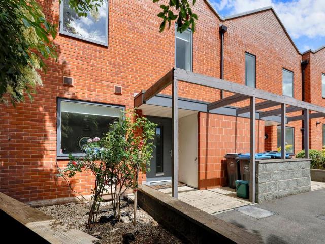 House for sale in Harlesden, Greater London