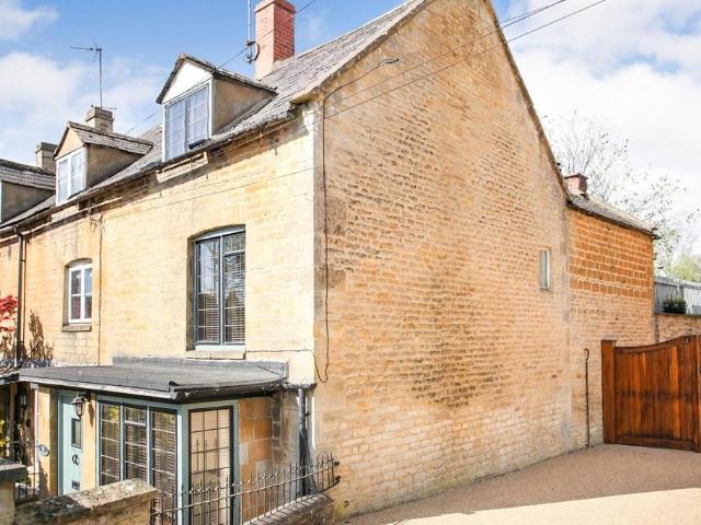 House for sale in Fossebridge, Gloucestershire