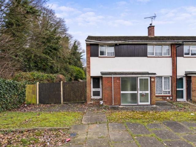 House for sale in Highfield, Pouchen End