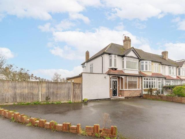 House for sale in Stoneleigh, Ewell