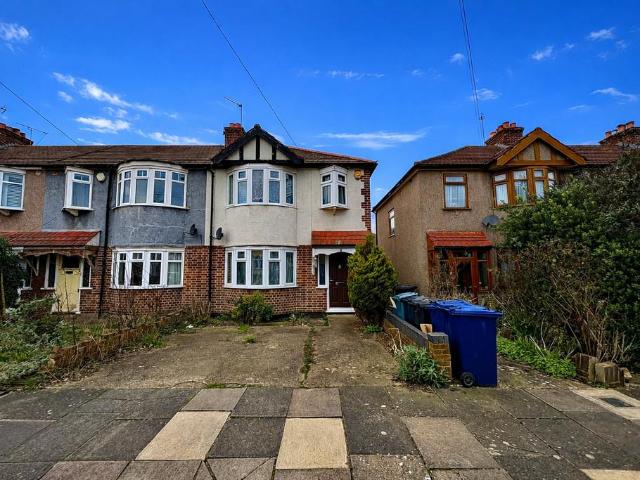 House for sale in London Borough of Ealing, Greenford