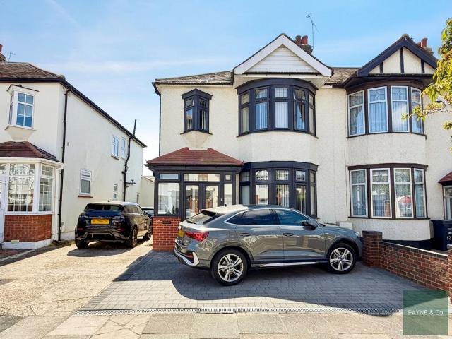 House for sale in Newbury Park, Greater London