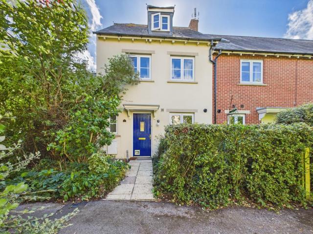 House for sale in Aldermaston Wharf, West Berkshire