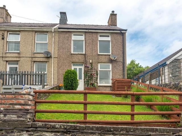 House for sale in Llanllyfni, Talysarn