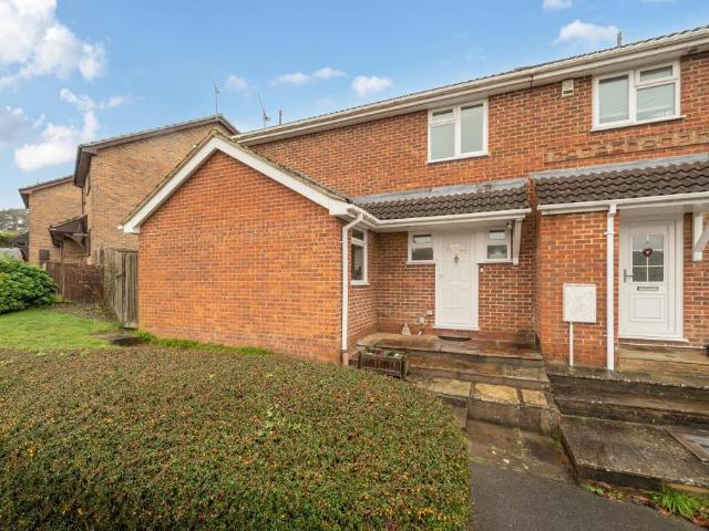 House for sale in Heol-las, Surrey