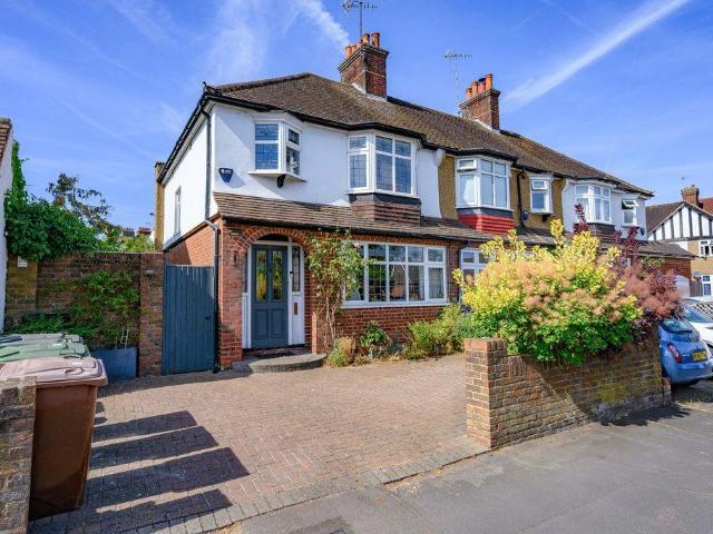 House for sale in Merry Hill, Hertsmere