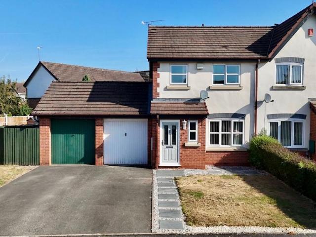 House for sale in Stone, Baswich