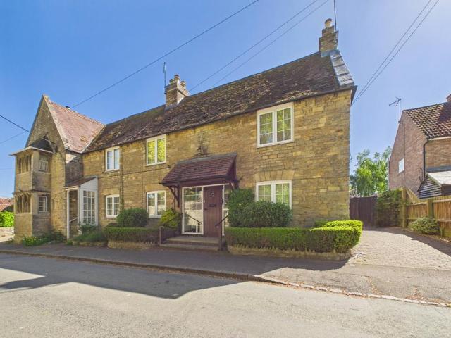 House for sale in Armston