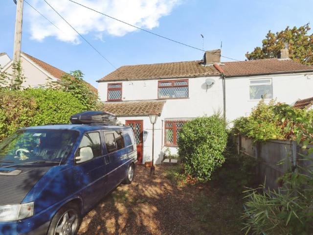 House for sale in Kingswood